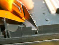 カッターなどでSW用の切り欠きを作る