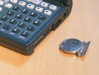 誤った補助電池挿入写真