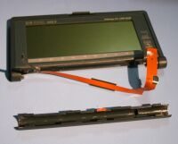 ヒンジの筒部を外す