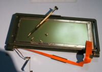 液晶筐体のネジを外す