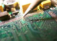 CPUを外した後のランド上のハンダを修整する