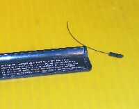 折れた爪にピアノ線を挿入