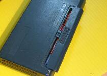 蓋が抜けないようにする中央突起部