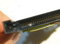 カードスロットの電極に嵌りこんだ破損片