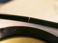 カード挿入部下の割れ