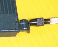 強度を増すための鉄筋として針を挿入(最初下穴を開けるところ)