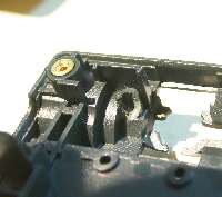 液晶を支える本体側軸部の割れ