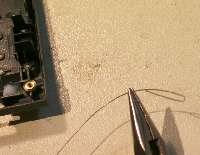 ピアノ線を曲げて補強材を作る