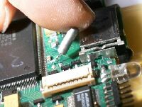 もう一度リード線を浮かす