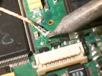 力を加えすぎないように吸い取る