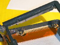 液晶を外して、コネクタ部を示す