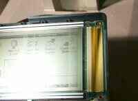 液晶の金属枠を外してフレキを出したところ