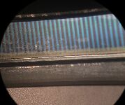 液晶ガラス面の電極が青く見える