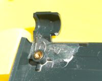 スプリングを置いてからプラリペアで固める。