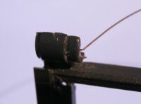 キズを付けたピアノ線を曲げ切る