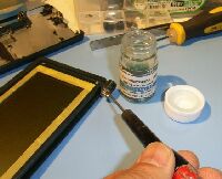 軸にわずかに塗る