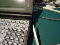 先端を尖らせた割り箸を用意