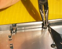 底蓋側に折れ残ったピン