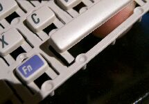 スペースキーに支持部割れ