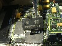 メモリチップを載せる