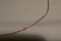 必要な配線を行うリード線