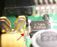 電極の隙間が小さく、時々接触する