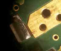 電極を外すと、接触の痕跡がわかる