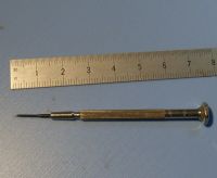 niwaと刻印された精密ドライバ